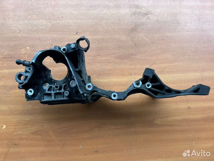 Кронштейн генератора Skoda Octavia A7 cxxb 2015