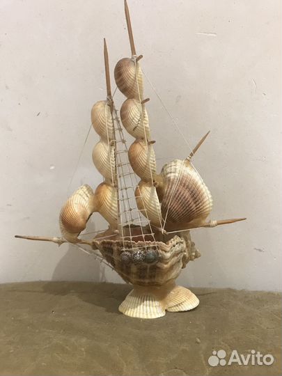 Модель корабля из ракушек