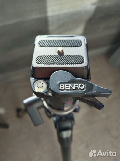 Штатив Manfrotto 190 xdb + голова Benro BH1-M