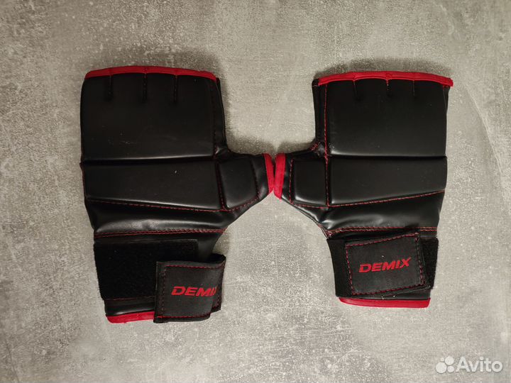 Спортивные перчатки