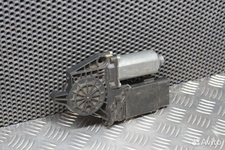 Моторчик стеклоподъемника Volkswagen Passat B5