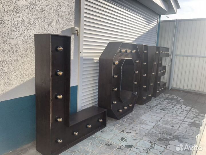 Светящиеся буквы love