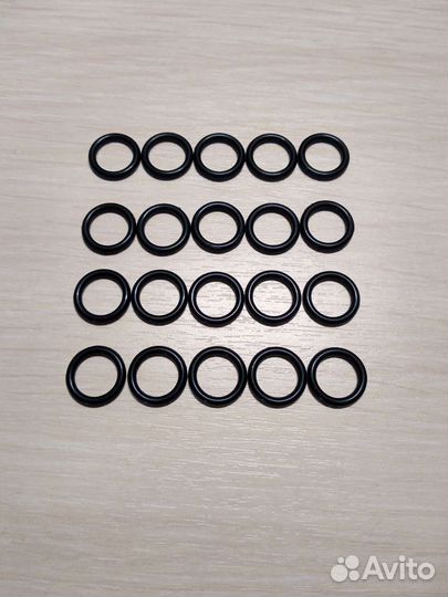 Декоративные шипы для колёсных болтов автомобиля