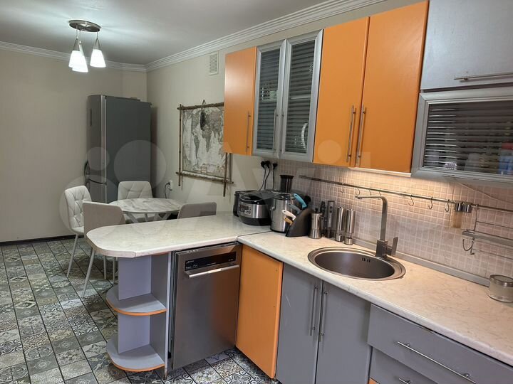 4-к. квартира, 80 м², 4/5 эт.