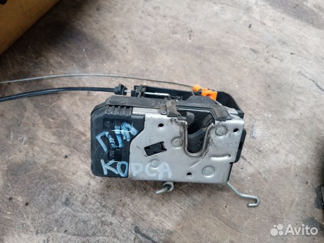 Замок передн/левый на Опель Корса С/2003 год