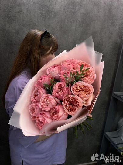 Букет из персиковых пионовидных роз