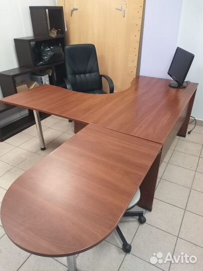 Офисный стол для руководителя