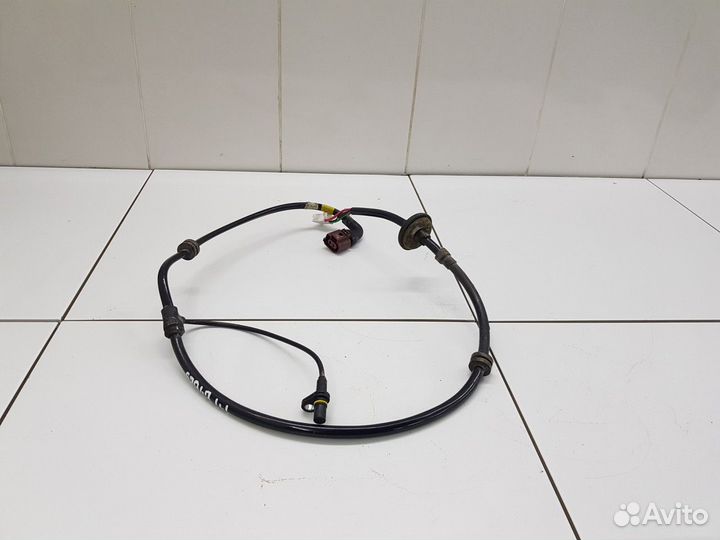 Электропроводка левого датчика скорости и ABS
