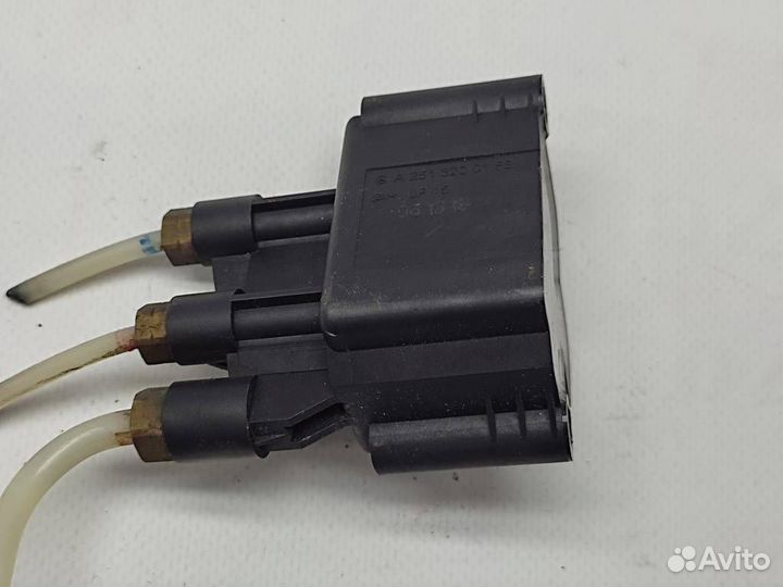 Блок клапанов пневмоподвески w251 R-class 642.9