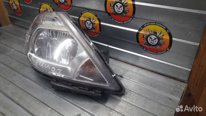 Фара правая Nissan Tiida