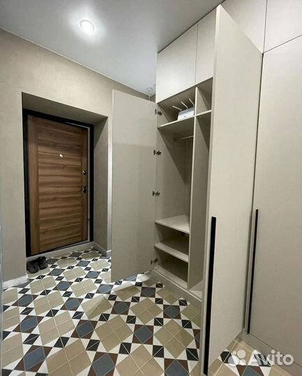 Современный шкаф в прихожую на заказ