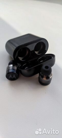Беспроводные наушники Motorola Vervebuds 110
