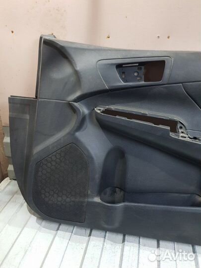 Обшивка двери передней правой Toyota Camry V50
