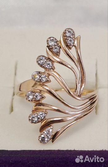 Золотое кольцо 585 проба. Вставки Фианиты