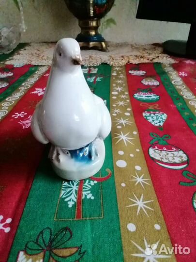 Фарфоровая статуэтка Голубь старая гжель