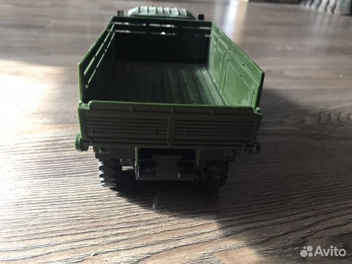 Модельная машинка грузовик