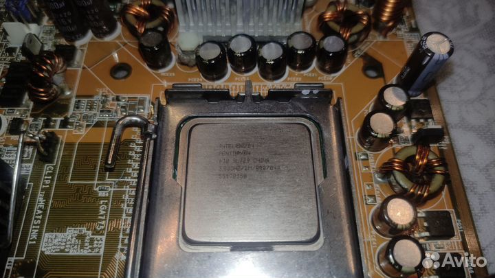 Материнская плата с процессором Pentium и памятью