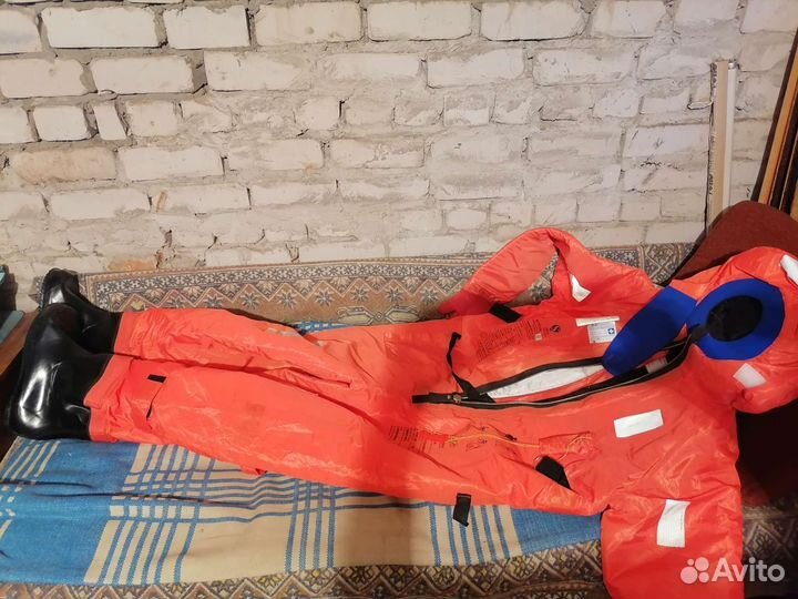 Спасательный костюм