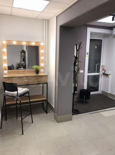 Аренда визажисту, бровисту, мастеру по прическам