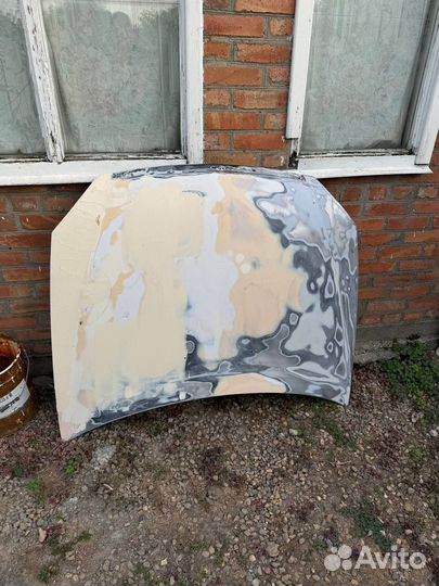 Капот на priora