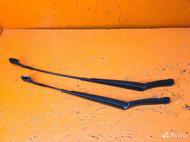 Щеткодержатель (поводок стеклоочистителя, дворник)