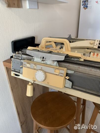 Двухфонтурная вязальная машина brother KH-840