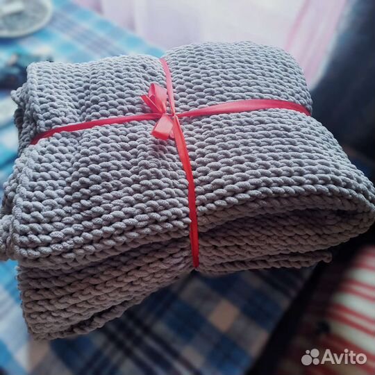 Плед вязаный ручной работы