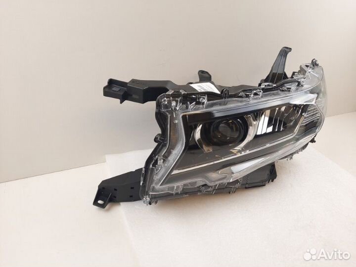 Фара левая Toyota Land Cruiser Prado 150 2018-2022