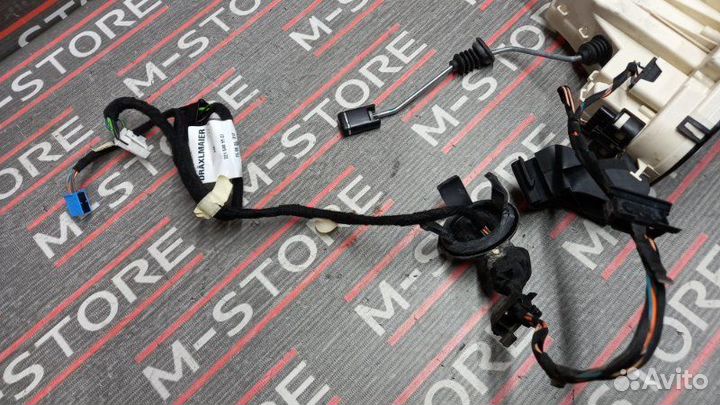 Замок двери задний правый Mercedes-Benz S-Class