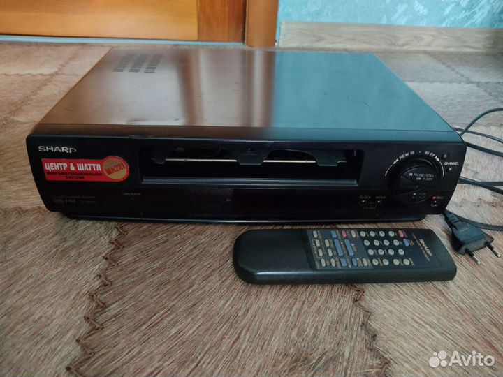Видеокассетный магнитофон sharp