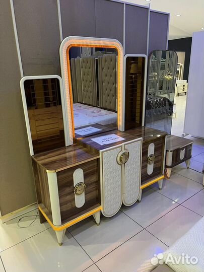 Спальный гарнитур