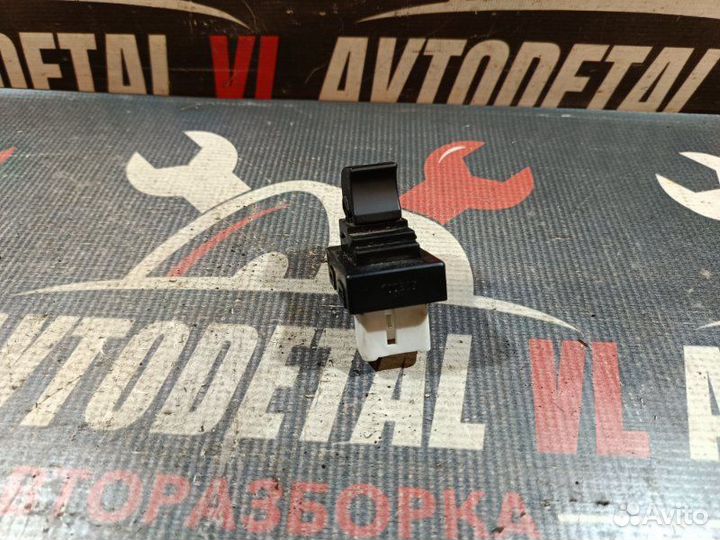 Кнопка стеклоподъемника задняя Kia Ceed Ed