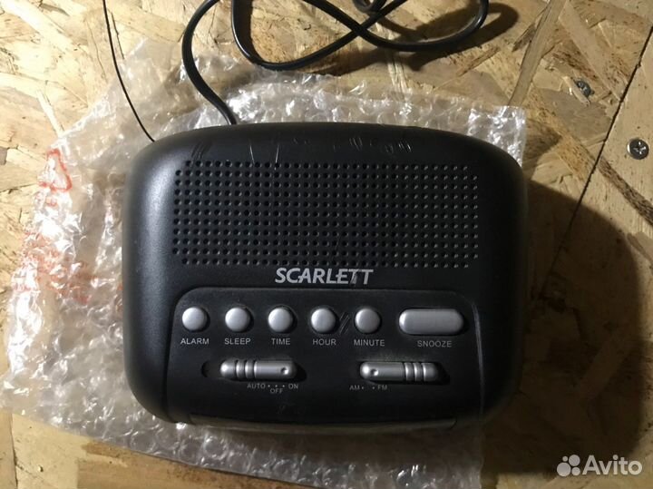 Часы с радио Scarlett