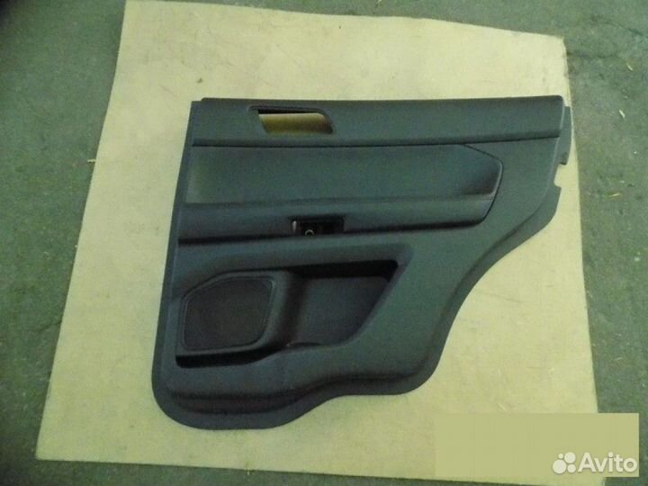 Обшивка двери Ford Explorer с 2010г