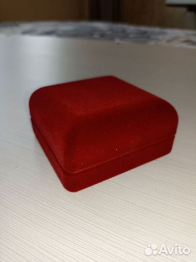 Подарочная коробка