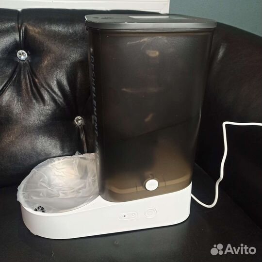 Автоматическая кормушка для животных petkit