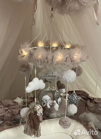 Мобиль С именем Теона