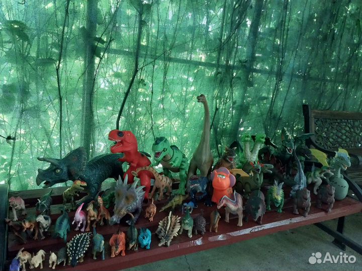 Динозавры игрушки