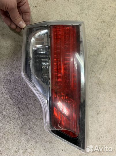 Фонарь задний левый внутренний Toyota Highlander 3