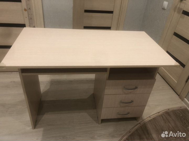 Письменный стол