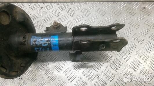 Стойка передняя правая toyota auris E150 (PBE07N50