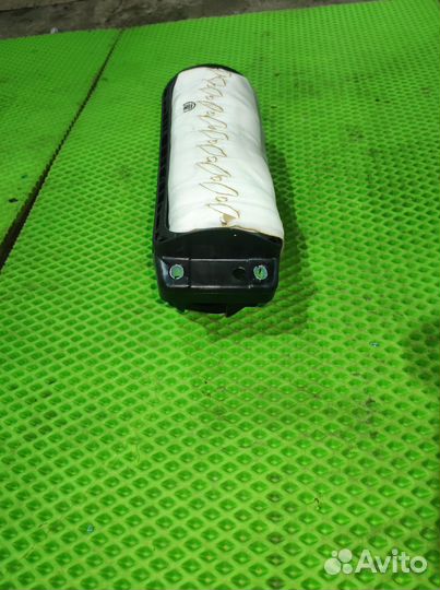 Подушка безопасности пассажирская (в торпедо) VW J