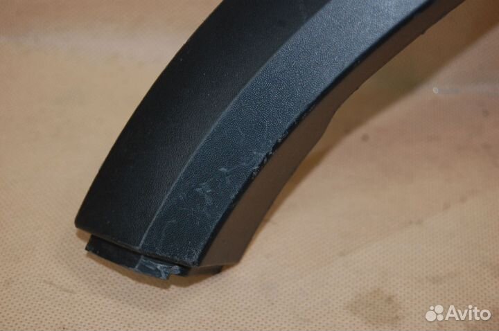 Накладка крыла переднего левого - Toyota Fortuner