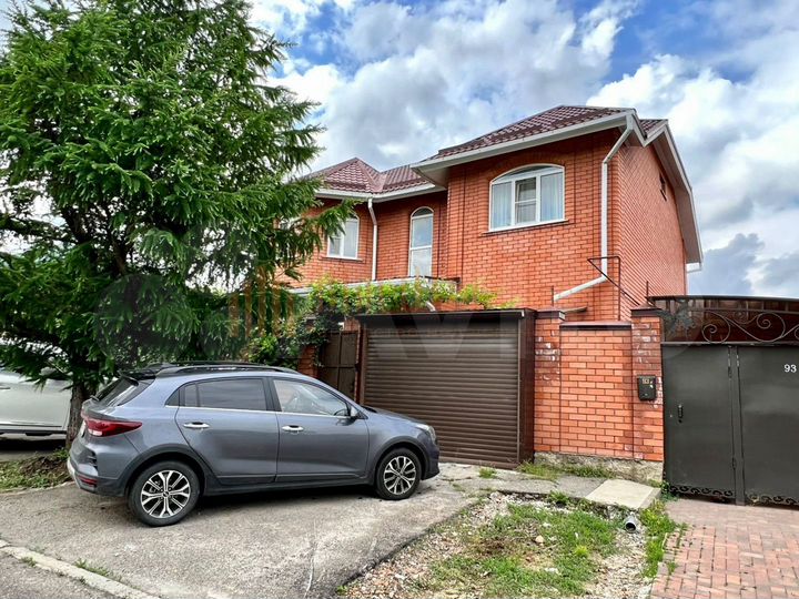 Дом 313,8 м² на участке 2,6 сот.