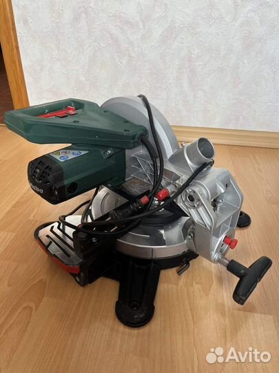 Торцовочная пила metabo KS216M