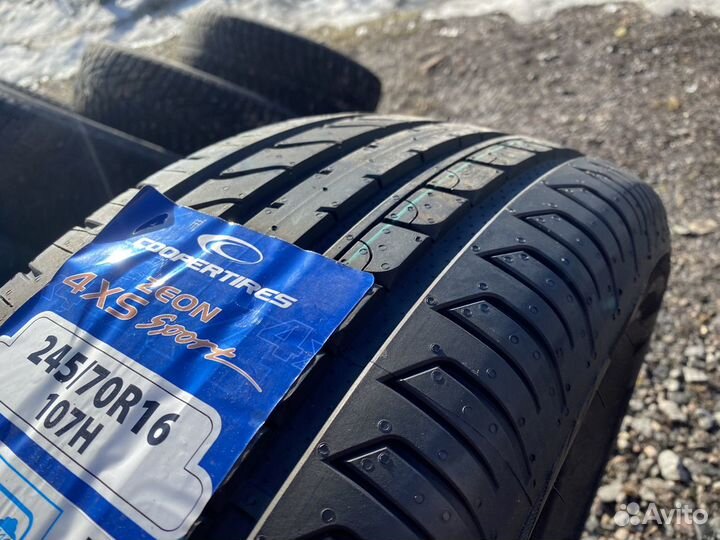 Cooper Zeon 4XS 245/70 R16