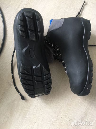 Лыжные ботинки с лыжами детские