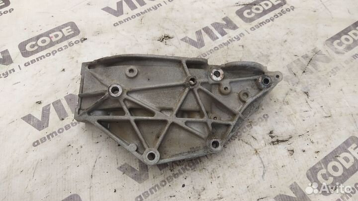 Кронштейн генератора Ford Kuga 1