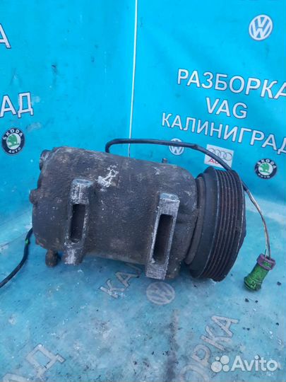 Компрессор кондиционера Audi a6 c4. 4A0260805AD