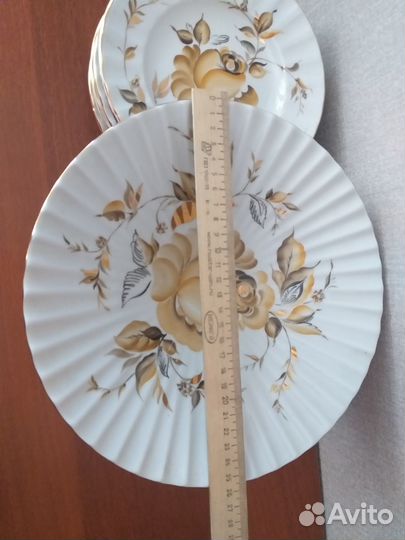 Тортница и тарелки лфз